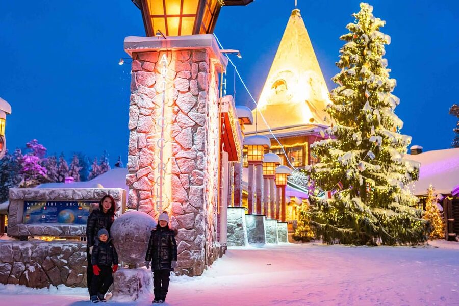 Rovaniemi: Private Pro Photoshoot in Santa Claus Village - The equipment issue you should not ignore