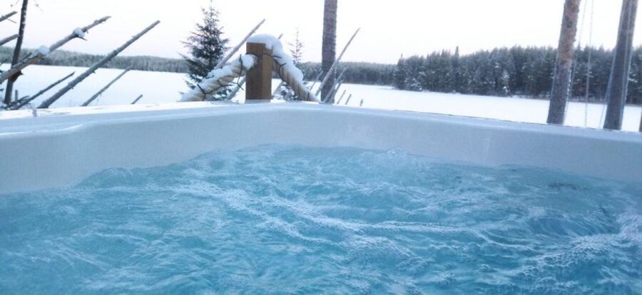 Rovaniemi: Private Sauna, Jacuzzi and Dinner - Northern lights are a bonus, not the plan