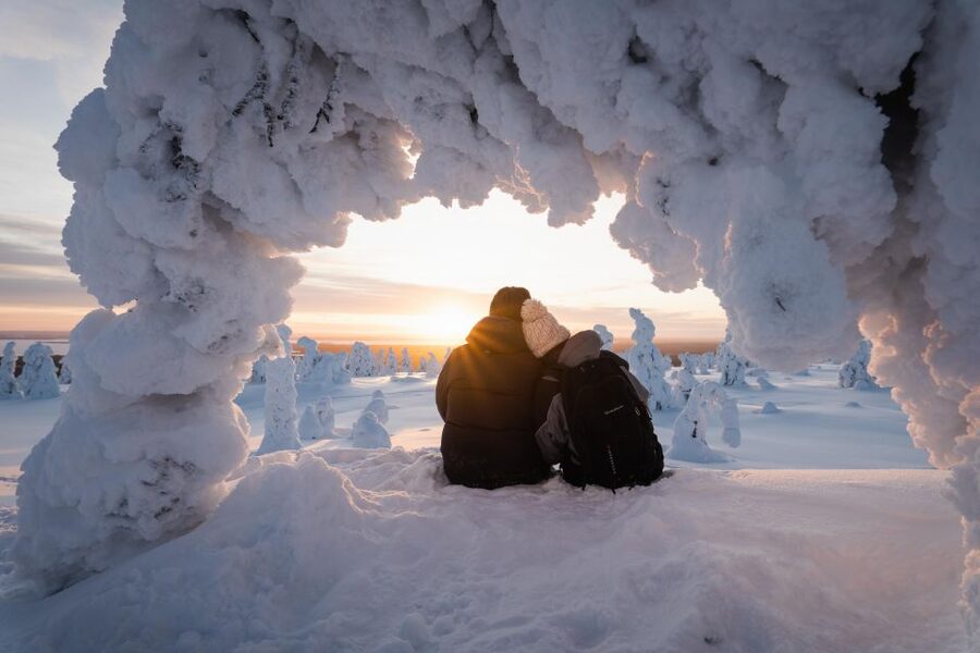 Rovaniemi: Riisitunturi National Park with Pro Photos & BBQ - A campfire lunch, not a full restaurant meal