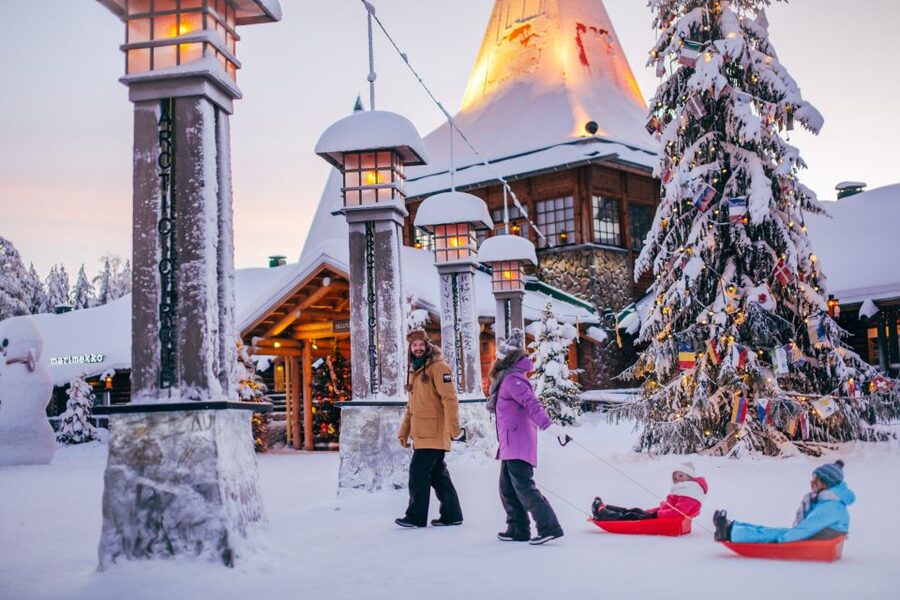 Rovaniemi: Santa Claus Village and Arctic Circle - Guides make the tight schedule work