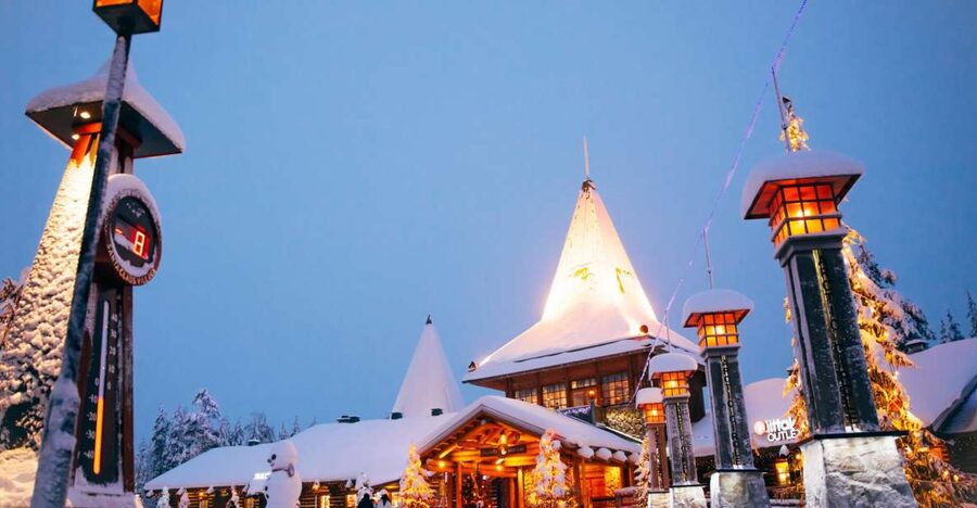 Rovaniemi: Santa’s Village & Snowmobiling to Reindeer Farm - Lunch breaks up a cold morning