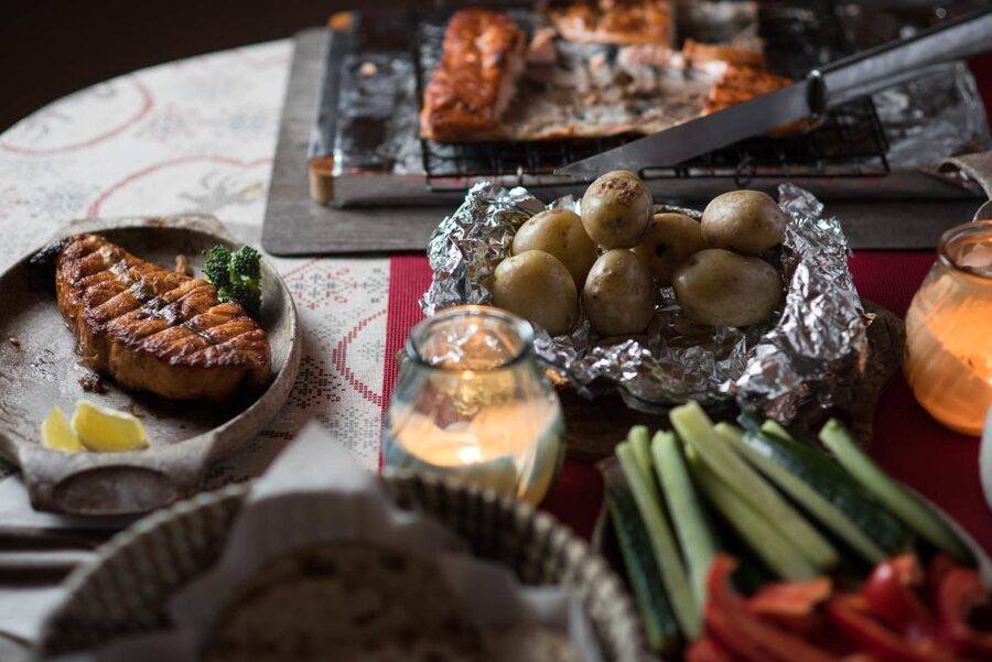 Rovaniemi: Sauna & Ice Swimming Tour with Dinner and Aurora - How the Finnish sauna ritual works
