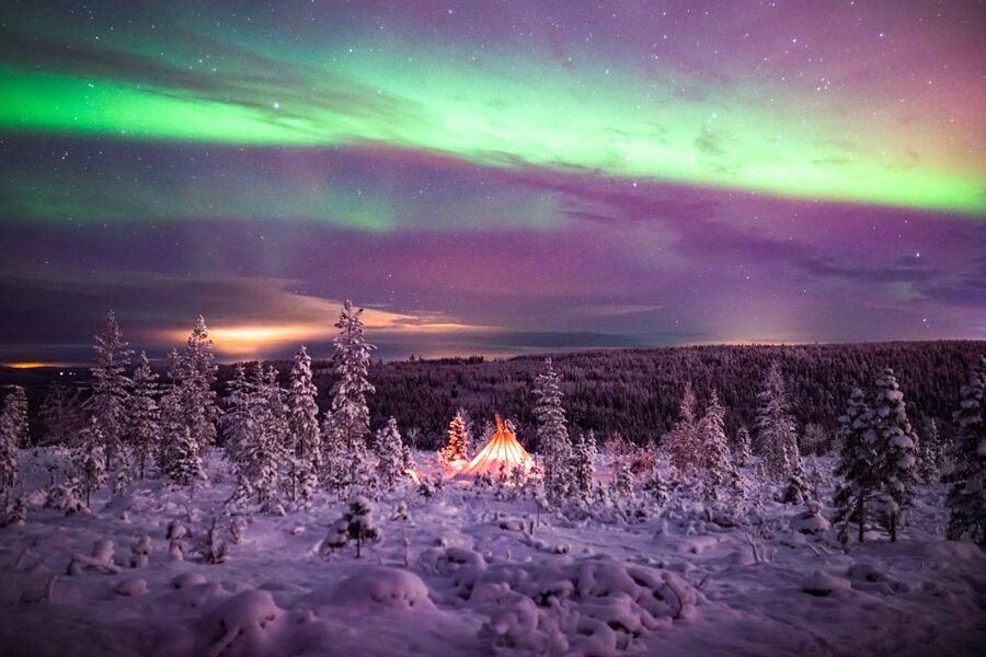 Rovaniemi: Small-Group Northern Lights Wilderness Tour - Leaving Rovaniemi for darker skies