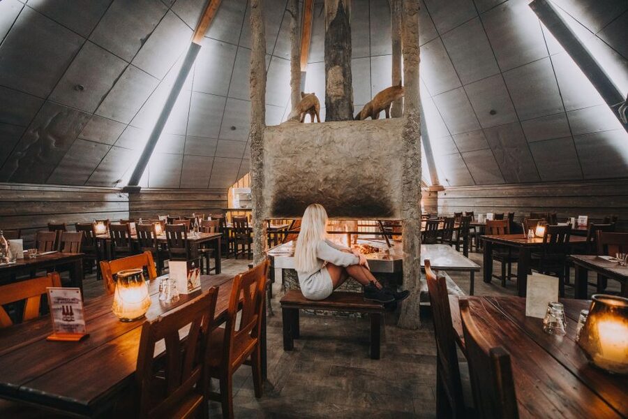 Rovaniemi: Snow Hotel Tour with Food by the Fire - A snow hotel that changes every winter