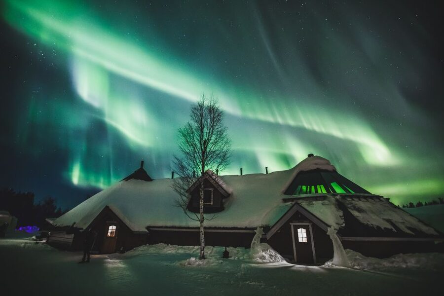Rovaniemi: Snow Hotel Tour with Food by the Fire - How the evening unfolds