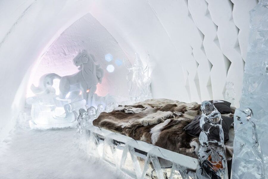 Rovaniemi: Snow Hotel Tour with Food by the Fire - The Ice Bar and Ice Restaurant