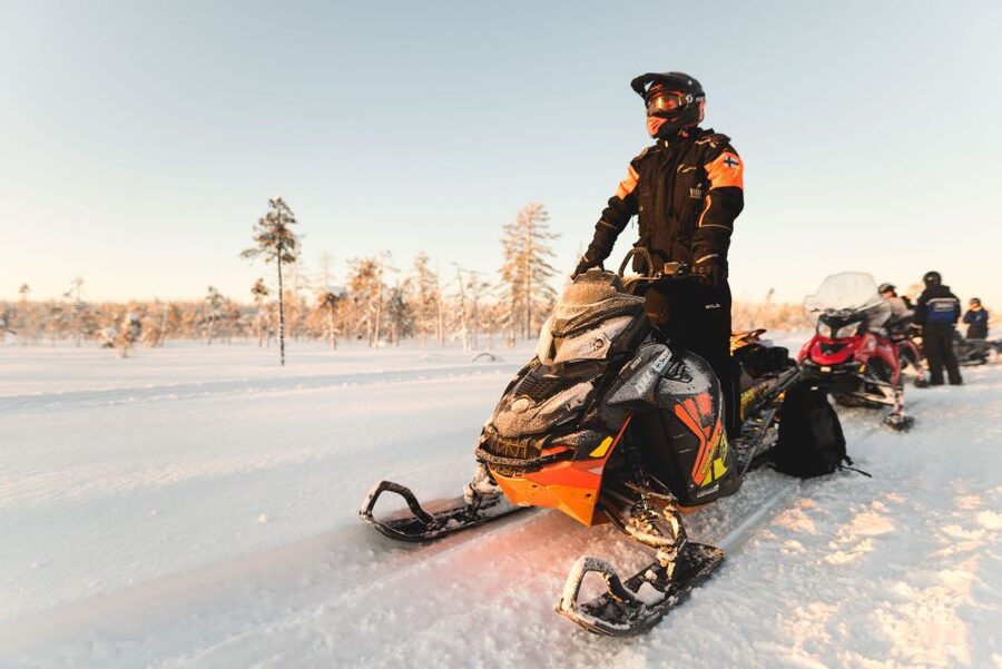Rovaniemi: Snowmobile Adventure Tour for Adults Only - Why the small groups improve the ride