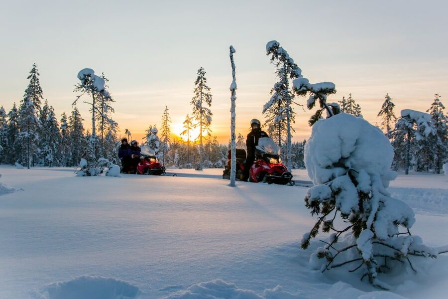 Rovaniemi: Snowmobile and Ice Fishing Adventure with Lunch - Making an ice-fishing hole in the frozen wilderness