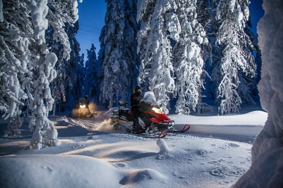 Rovaniemi: Snowmobile Safari & Campfire Evening Escape - Leaving Rovaniemi for the dark forest
