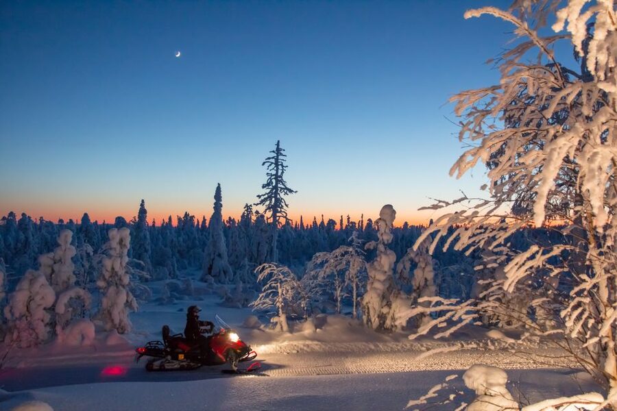 Rovaniemi: Snowmobile Safari & Campfire Evening Escape - Getting comfortable on the snowmobile