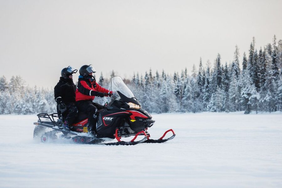 Rovaniemi: Snowmobile Safari in the Arctic Circle - Learning to handle the snowmobile
