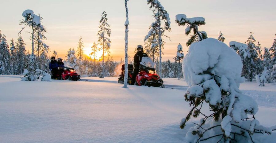 Rovaniemi: Snowmobile Safari to a Reindeer Farm - Snowmobile first, reindeer second