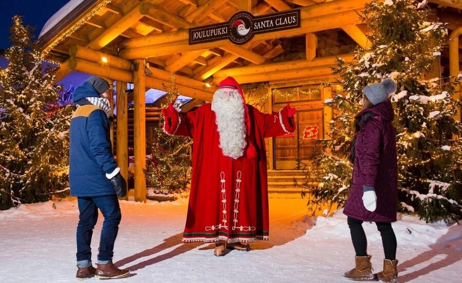 Rovaniemi: Tour to Santa Claus Village with Hotel pick up - What the guide actually does