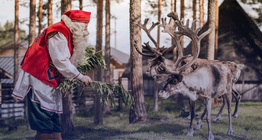 Rovaniemi: Tour to Santa Claus Village with Hotel Transfer - The service behind the visit