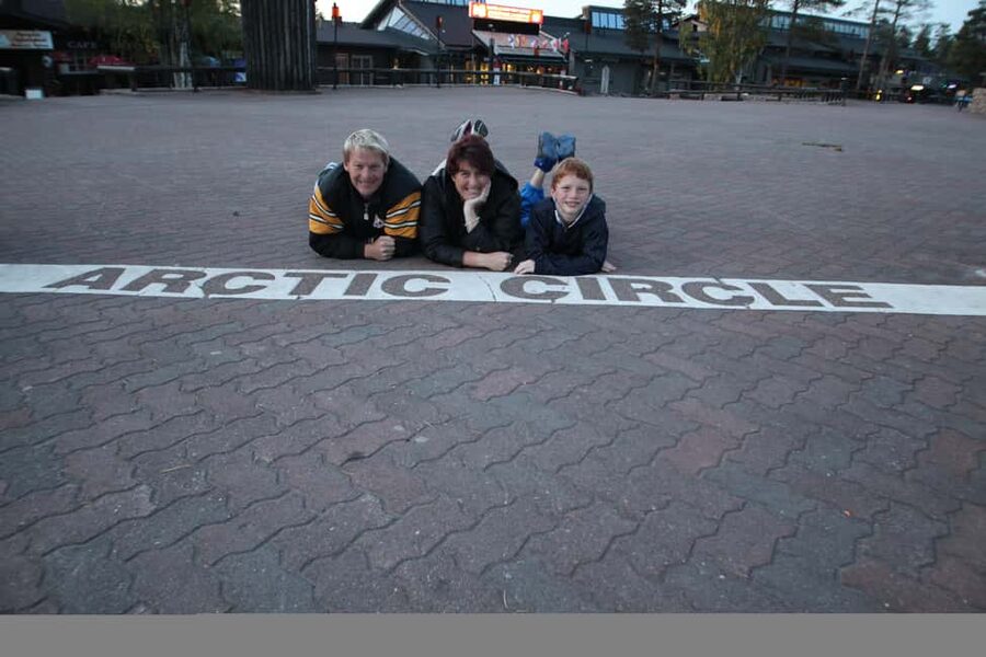 Rovaniemi: Tour to Santa Claus Village with Hotel Transfer - Four hours to browse, shop, and set your own pace