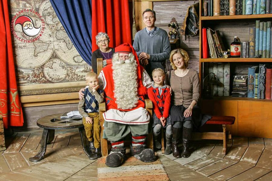 Rovaniemi: Tour to Santa Claus Village with Hotel Transfer - Meeting Santa Claus in his office