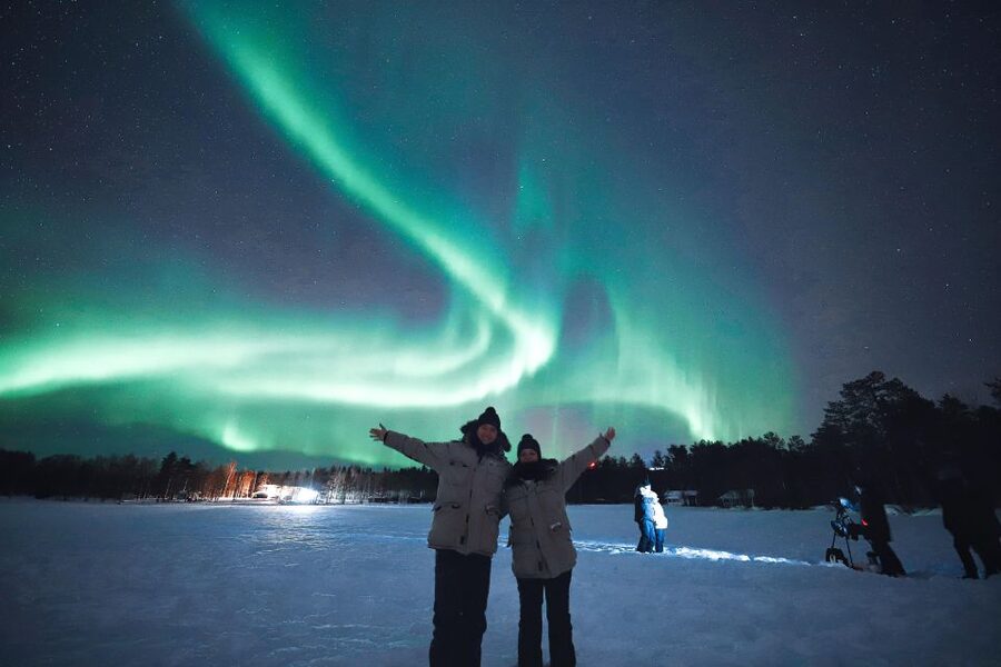 Rovaniemi: Unlimited Mileage and Hours Aurora Hunting Pro - The viewpoint and the best chance for photographs