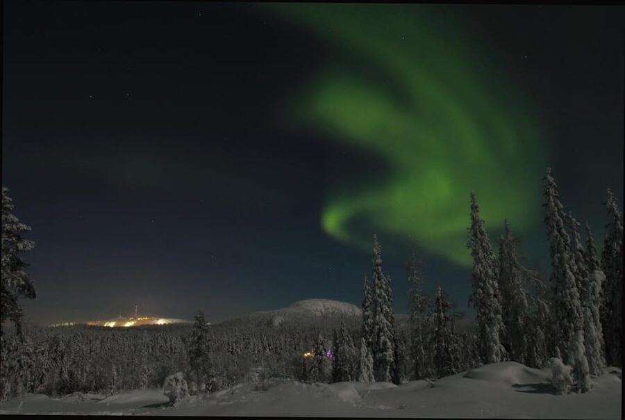 Ruka: Searching for the northern lights with snowshoes - Walking into Ruka’s dark winter forest
