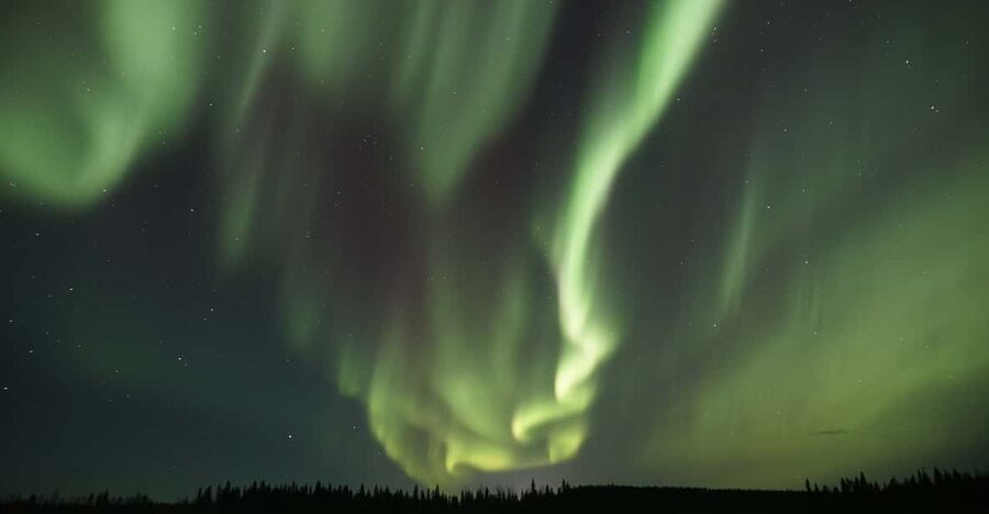 Saariselkä: Aurora Photo Tour by Car with Transfer & Drinks - Why the drive matters more than a fixed viewing camp
