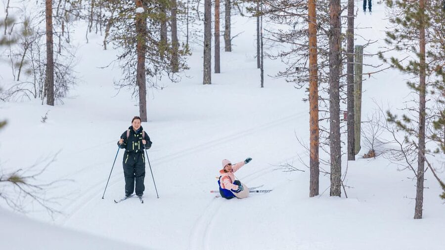 Saariselkä: Cross-Country Skiing for beginners - Pickup, equipment, and the ten-minute ride
