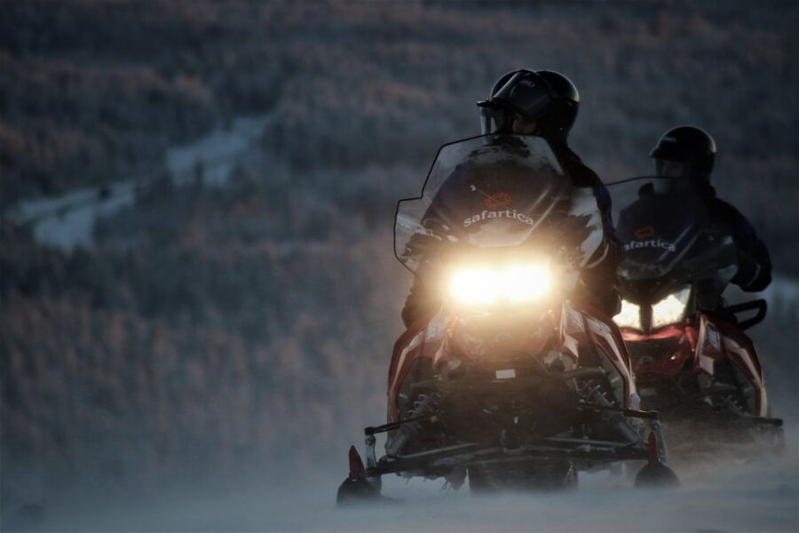 Saariselkä: Evening Snowmobile Tour with Fire & picnic - Looking for the northern lights