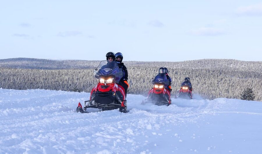Saariselkä: Ice Fishing Safari by Snowmobile - From Lapponia Tours Safari House to the Open Fells