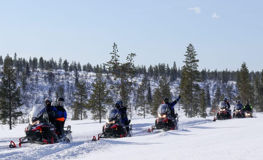 Saariselkä: Ice Fishing Safari by Snowmobile - A Campfire Lunch in the Snow