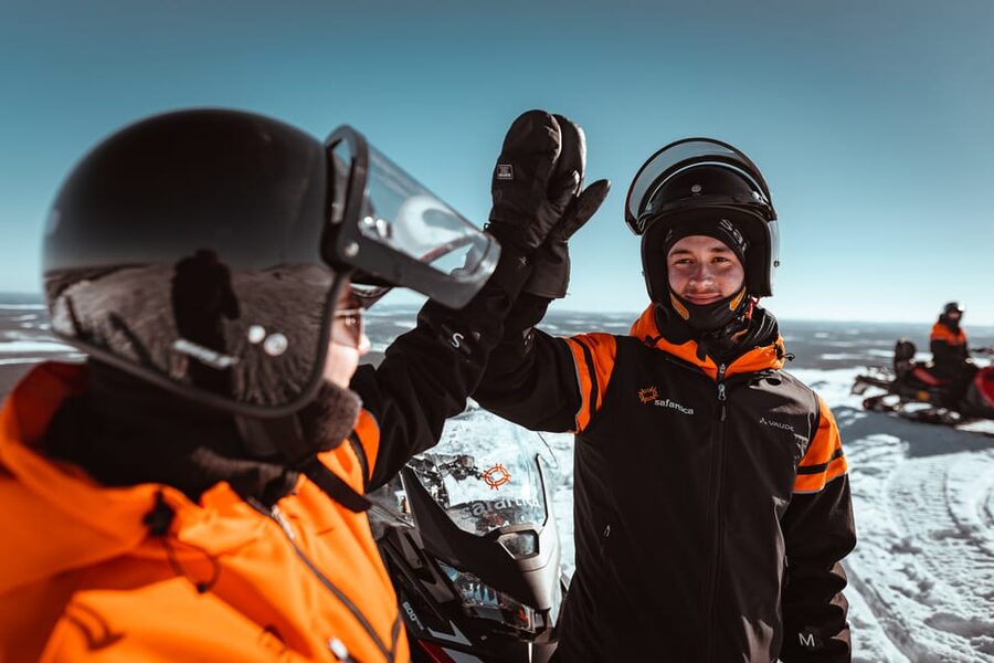 Saariselkä: Snowmobile Ride with Hot Drinks - The hot drink stop in the quiet countryside