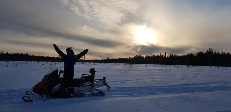 Saariselka: Snowmobile Safari on Tundra with BBQ - Riding from Saariselka into the snowy forest