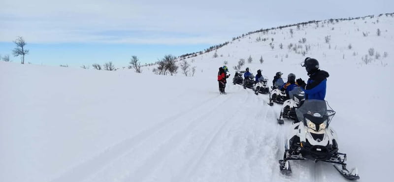 Saariselka: Snowmobile Safari on Tundra with BBQ - The fire hut and the real meaning of BBQ