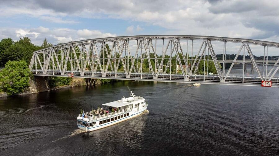 SIGHTSEEING CRUISE AROUND SAVONLINNA - Olavinlinna from the best angle