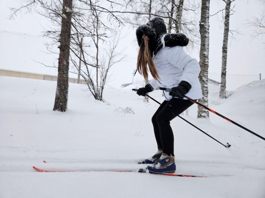 Ski or Snowshoe rental in Sea Lapland - Picking skis or snowshoes