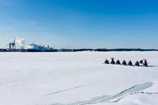 Snowmobile Safari in Helsinki Archipelago with Lunch - A short lesson before the convoy leaves