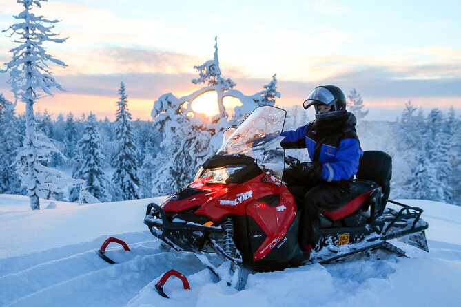 Snowmobiling Quick Spin - 2 h snowmobile experience in Rovaniemi - Getting dressed for the Arctic