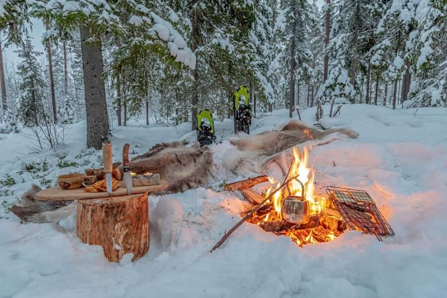 Snowshoe experience with traditional beverages in Lapland - A gentle introduction to Lapland snowshoeing