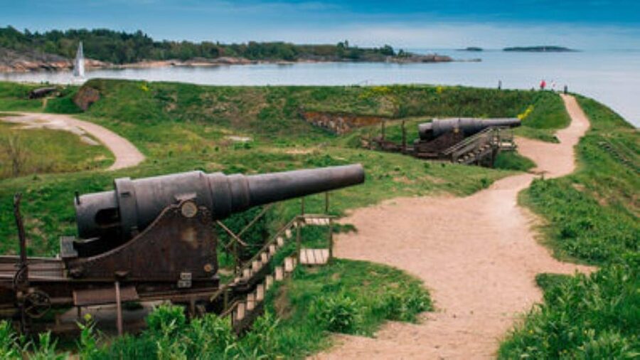 Suomenlinna: Guided Walking Tour with an Authorized Guide - Key points to know before you go
