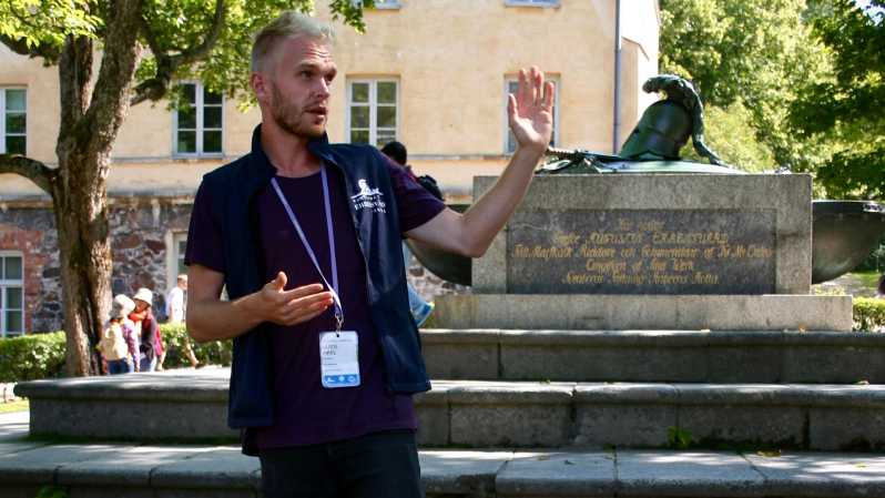Suomenlinna: Guided Walking Tour with an Authorized Guide - Why a guided walk helps at Suomenlinna