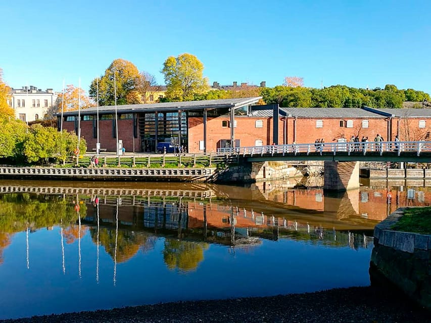 Suomenlinna: Guided Walking Tour with an Authorized Guide - Piper’s Park and the quieter corners