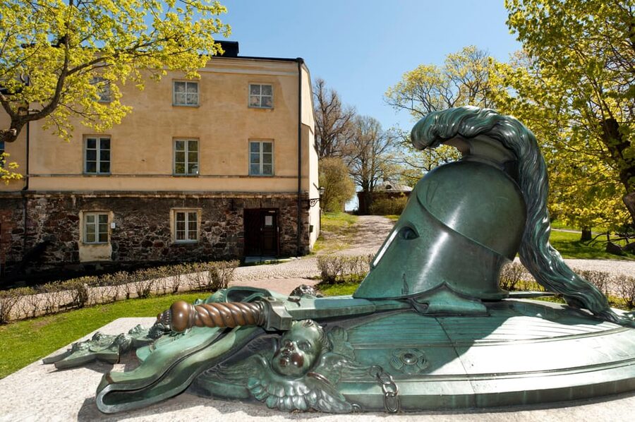 Suomenlinna: Guided Walking Tour with an Authorized Guide - Getting from Helsinki to the museum