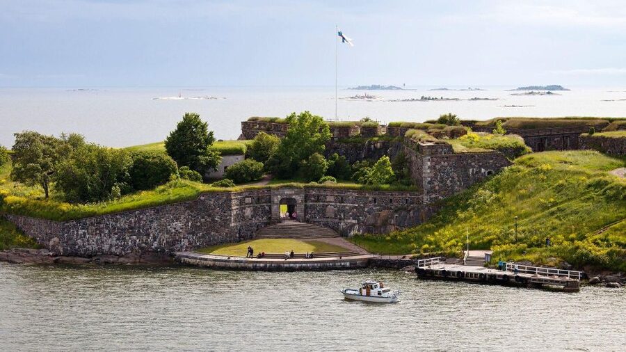 Suomenlinna: Private Tour with an Authorized Guide - The Great Castle Courtyard and Suomenlinna’s military past