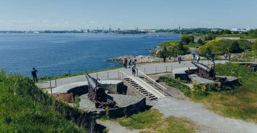 Suomenlinna: Private Tour with an Authorized Guide - Piper’s Park, with a quieter side of the island