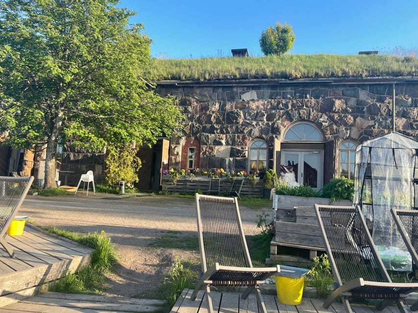 Suomenlinna tour in French with Doro - The dry dock and Viapori’s working side