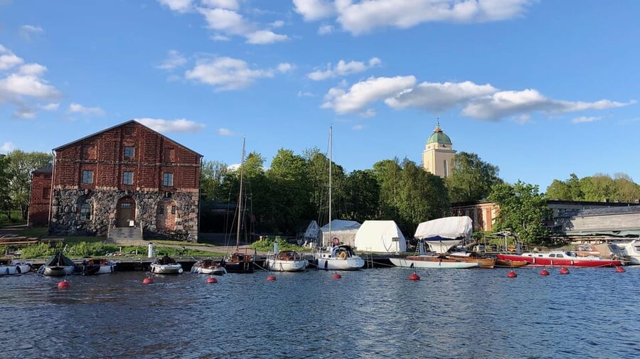 Suomenlinna tour in French with Doro - Piper Park and a slower change of pace