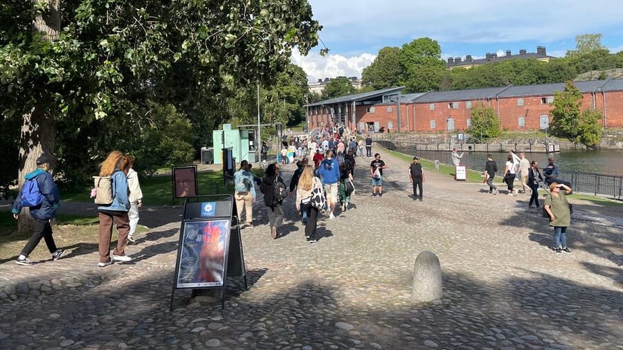 Suomenlinna tour in French with Doro - Kustaanmiekka and the sand ramparts