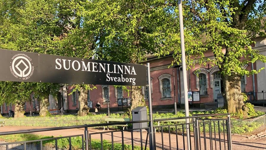 Suomenlinna tour in French with Doro - Submarine Vesikko and the final return