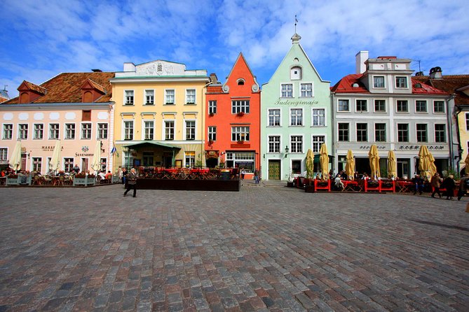 Tallinn Day Cruise from Helsinki - Kadriorg Park adds a quieter side of the city