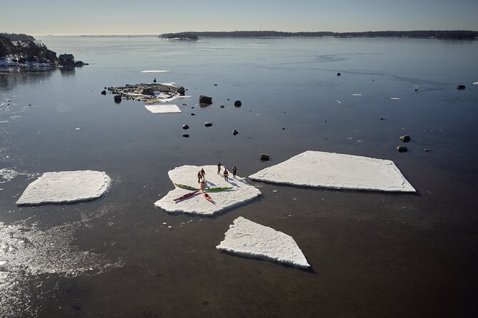 Winter kayaking in Eastern Helsinki archipelago - What the guide does for first-time kayakers