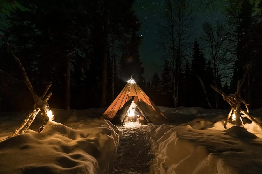 Ylläs: Fireside tasting in a traditional lavvo - Settling into the traditional lavvu