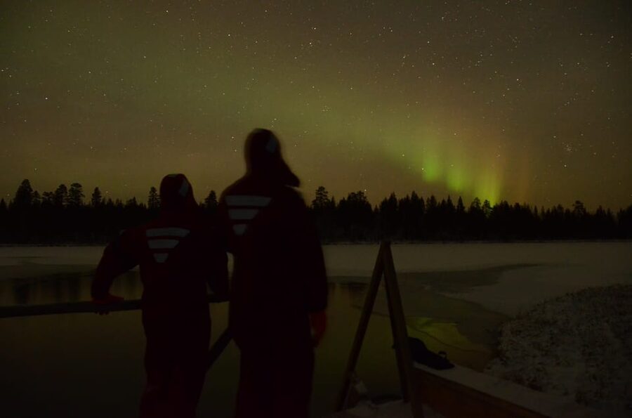 Ylläs: Seeking Northern Lights Photo Tour - A guide who works as your photographer