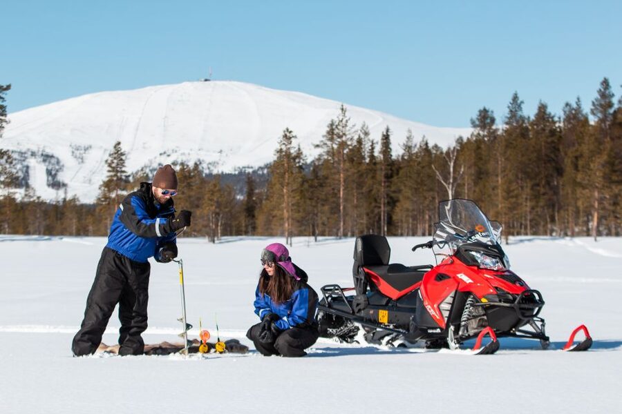 Ylläs: Snowmobile Adventure with Ice Fishing - A longer snowmobile ride from Ylläsjärvi